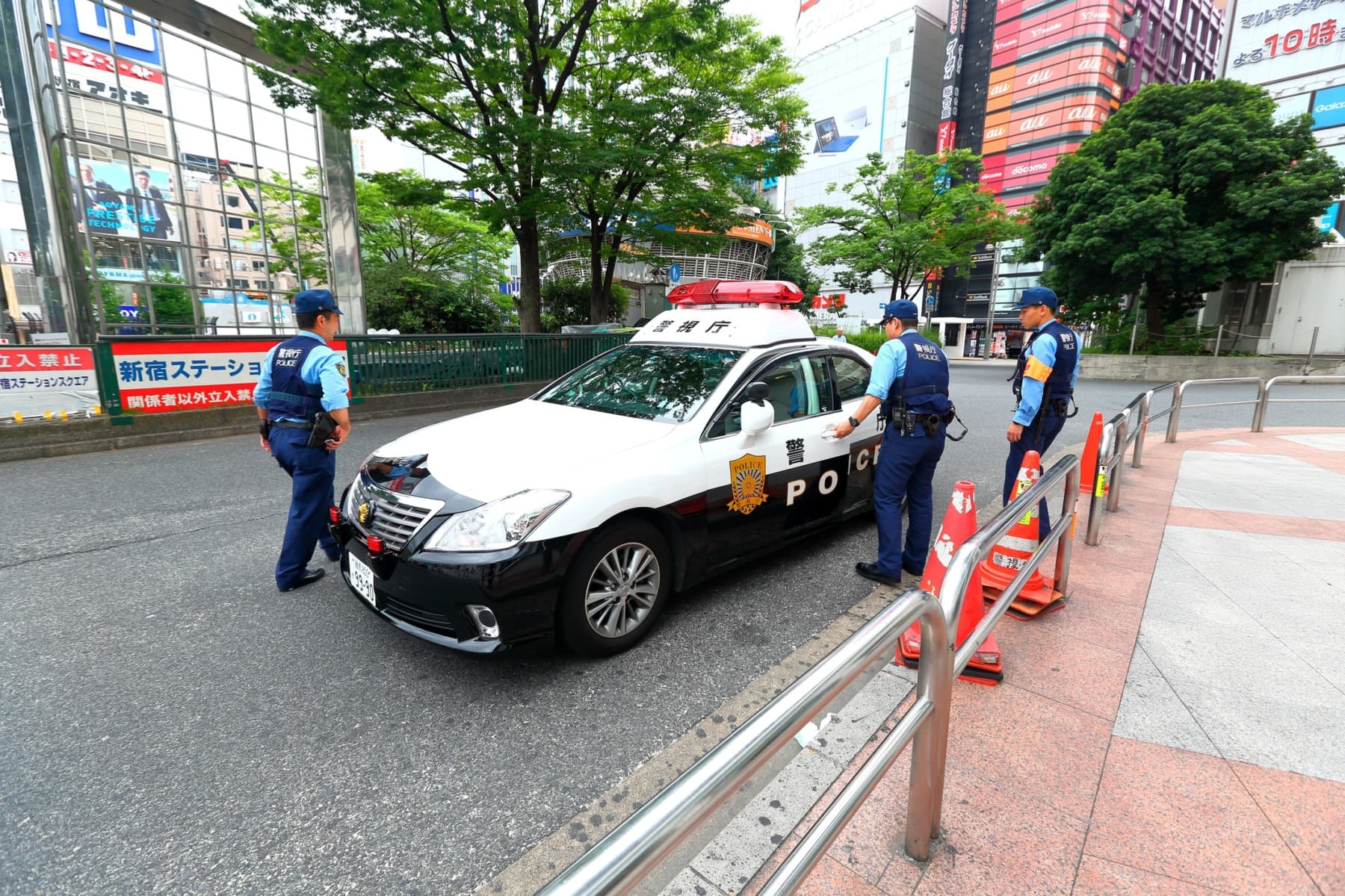 Circa 20 de persoane rănite după ce un bărbat a pulverizat o substanţă necunoscută într-un centru comercial din Tokyo