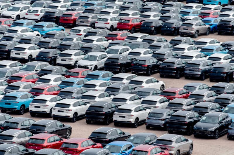 ANALIZĂ Piața auto din România, în 2026: 60% dintre mașinile noi sunt cu motor hibrid / Se cumpără mai multe mașini electrice noi, decât cu motor diesel / Piața second-hand e dominată de motorină