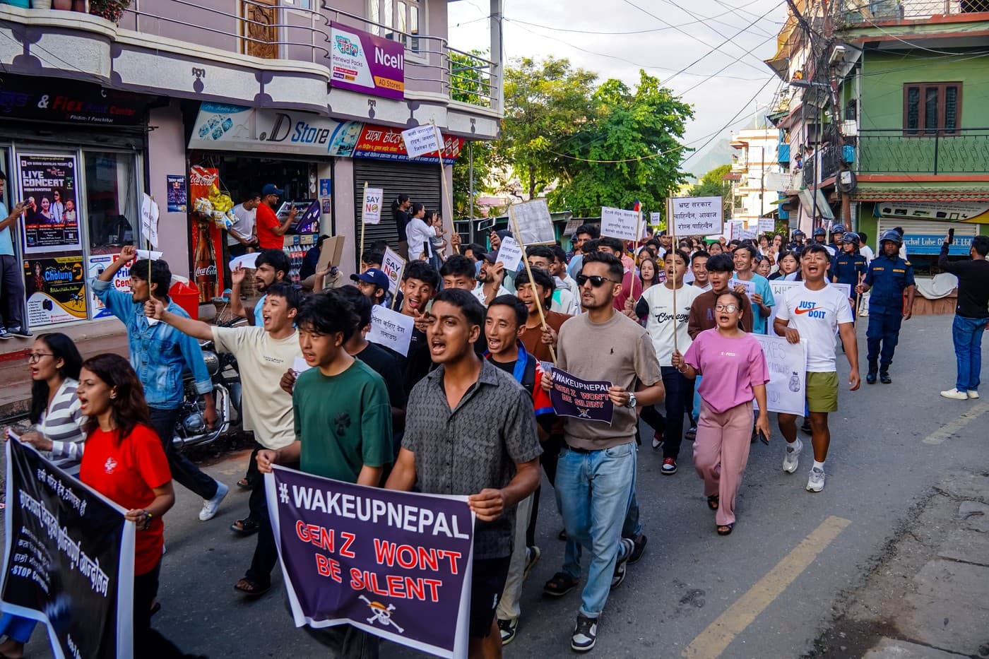 Fostul premier al Nepalului a fost arestat pentru decesele din timpul protestelor Generației Z / Poliția investighează dacă a fost neglijent în prevenirea tragediei