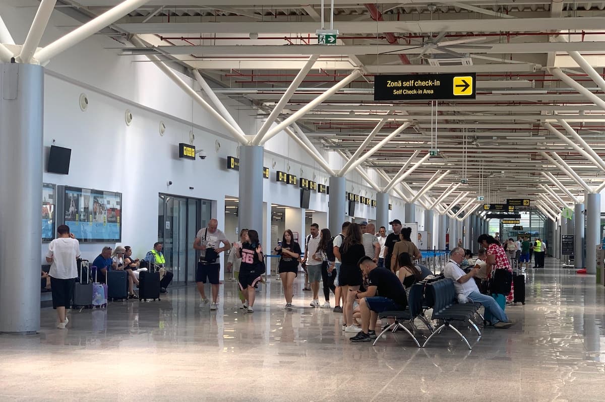 Negociatorii UE, compromis privind drepturile călătorilor cu avionul: Își vor păstra dreptul la despăgubiri de până la 600 de euro în cazul în care zborurile lor sunt întârziate sau anulate