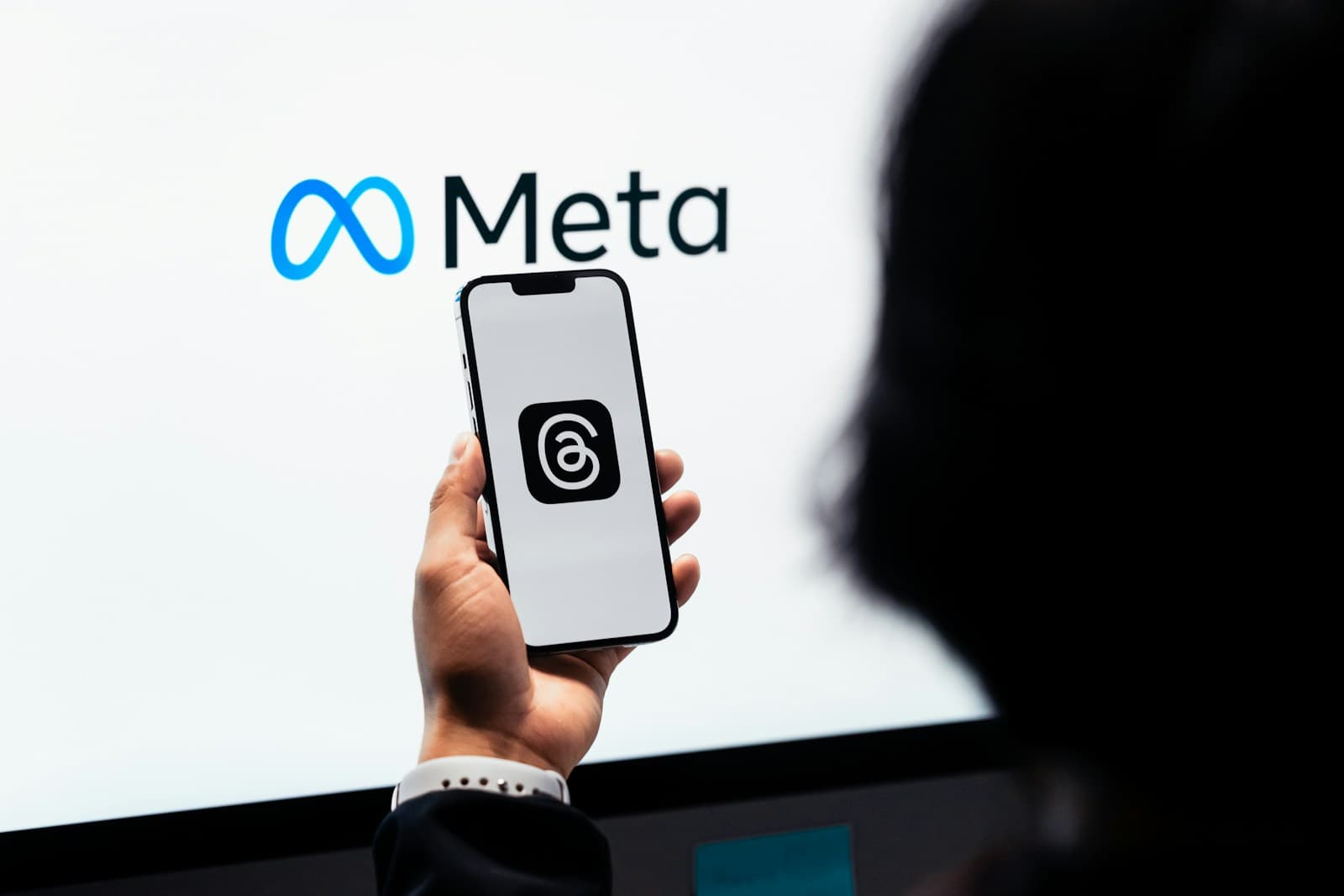 Meta lansează Muse Spark / E un nou model de inteligență artificială cu care încearcă să concureze cu tehnologii dezvoltate de OpenAI, Google și Anthropic