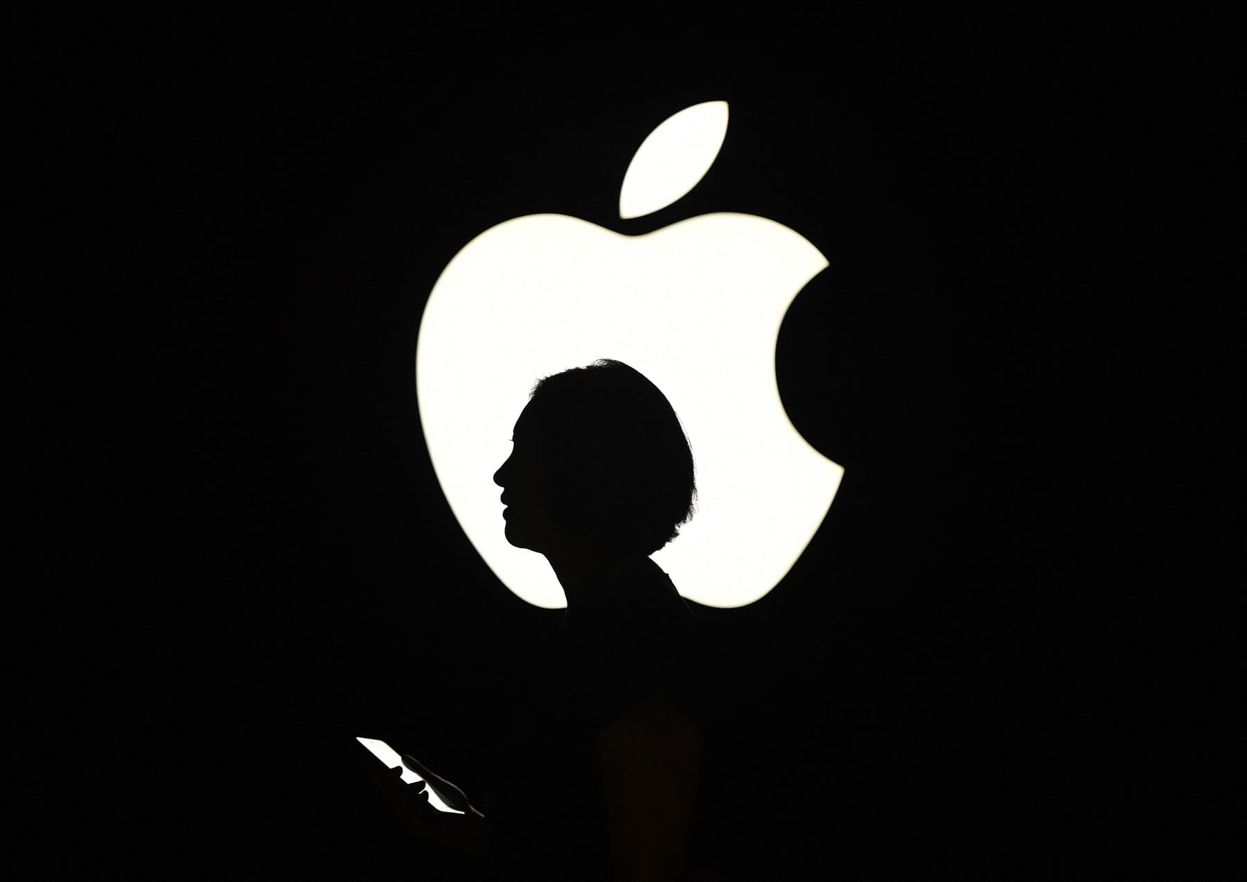 Pariu inteligent sau greșeală strategică? De ce Apple refuză să investească miliarde în inteligența artificială