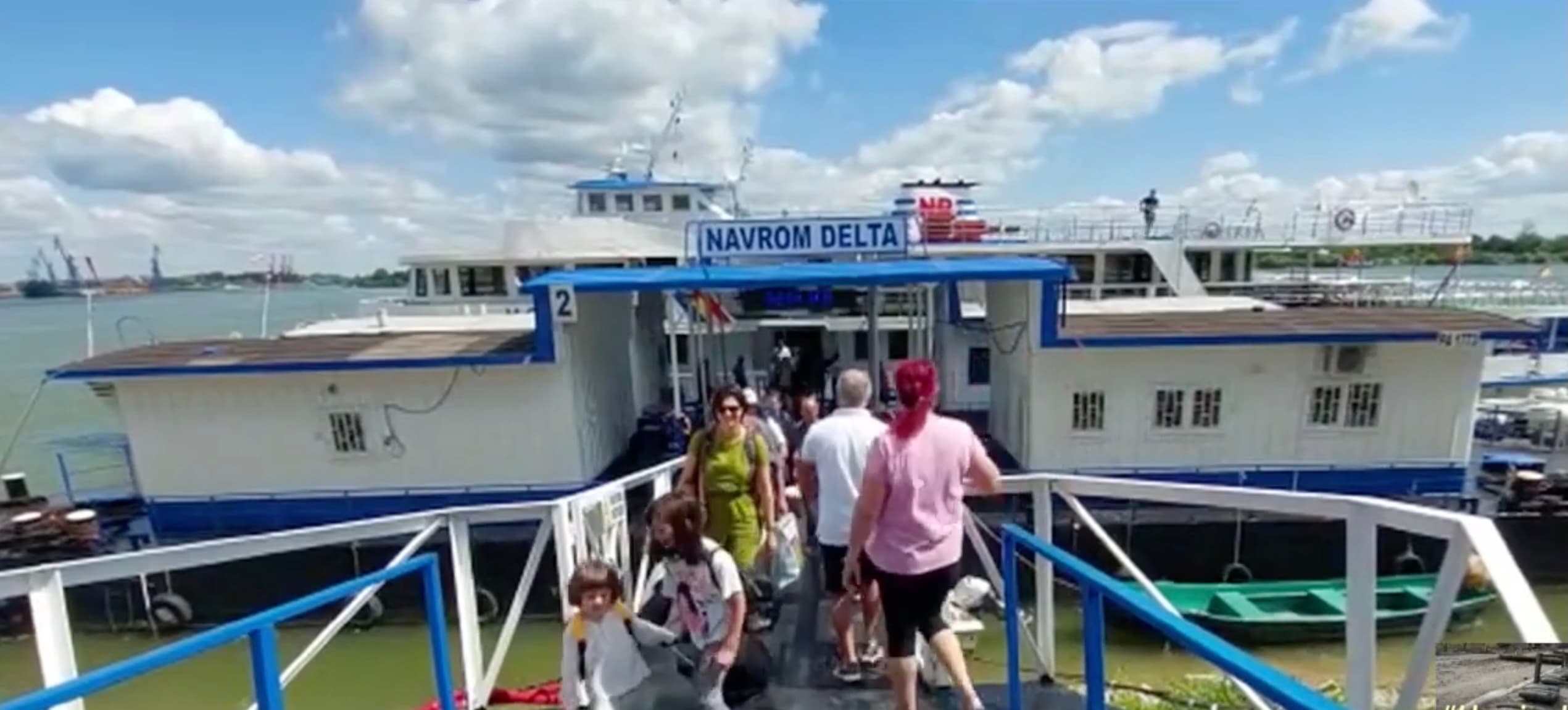 Transportul pe Dunăre cu bacul Navrom între satul IC Brătianu din judeţul Tulcea şi municipiul Galaţi va fi limitat