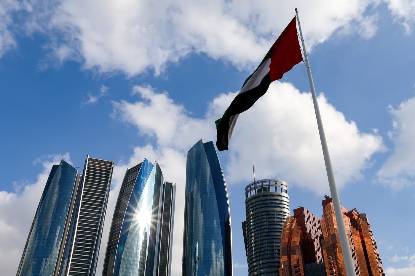 Emiratele Arabe Unite ridică toate măsurile de precauție privind traficul aerian impuse în timpul atacurilor iraniene