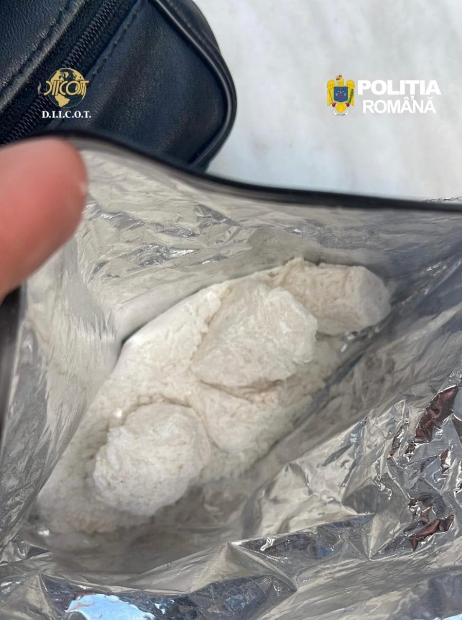 Mamă și fiică din Bihor, arestate sub acuzația că vindeau substanțe psihoactive cu sume între 950 și 1.500 de lei