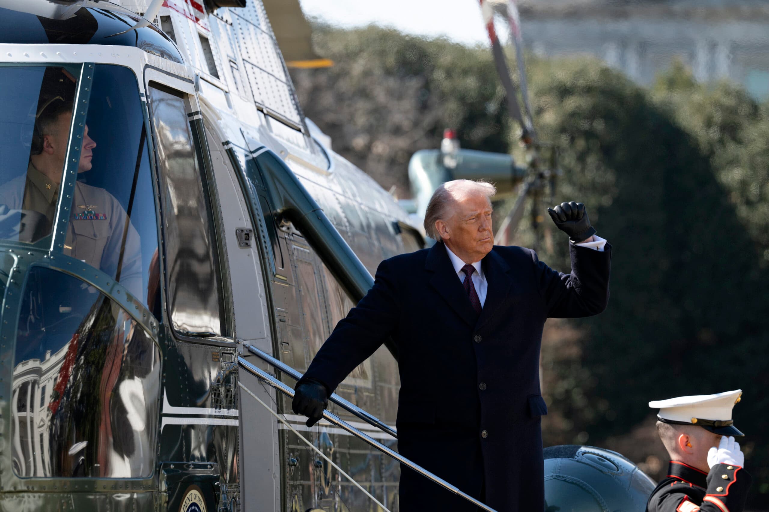 Medicul lui Trump îi recomandă să slăbească și să facă mai multă mișcare, dar afirmă că acesta se bucură de o „sănătate excelentă”