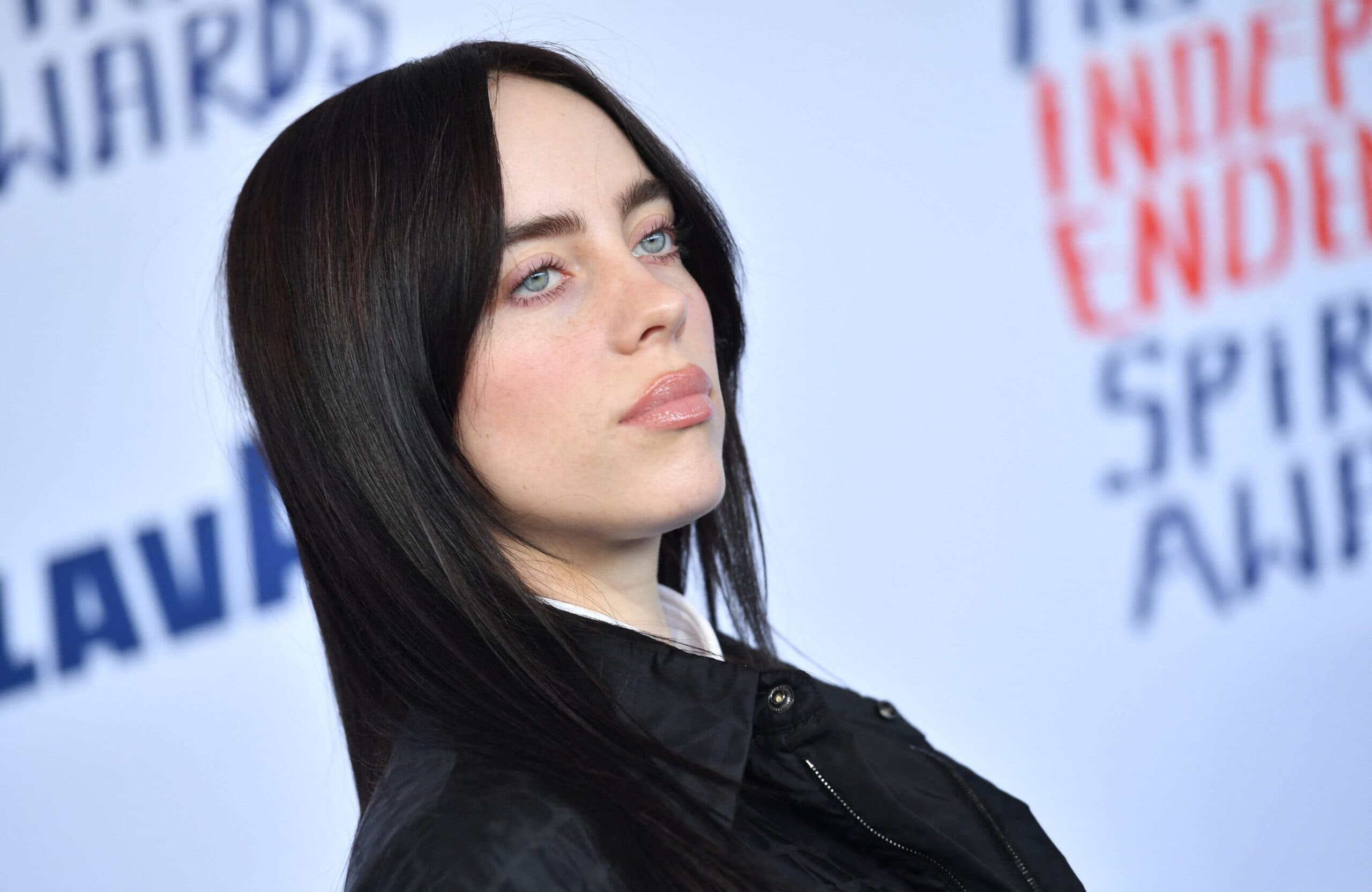 Billie Eilish poartă discuții pentru debutul său cinematografic în adaptarea romanului „The Bell Jar” al Sylviei Plath