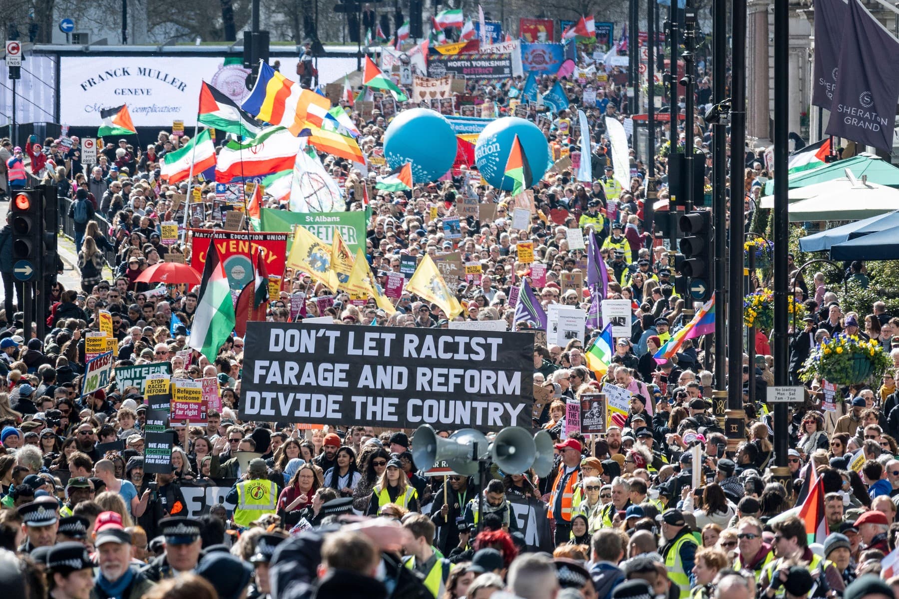 Manifestație de proporții la Londra. Zeci de mii de oameni au participat la un marș împotriva extremei drepte