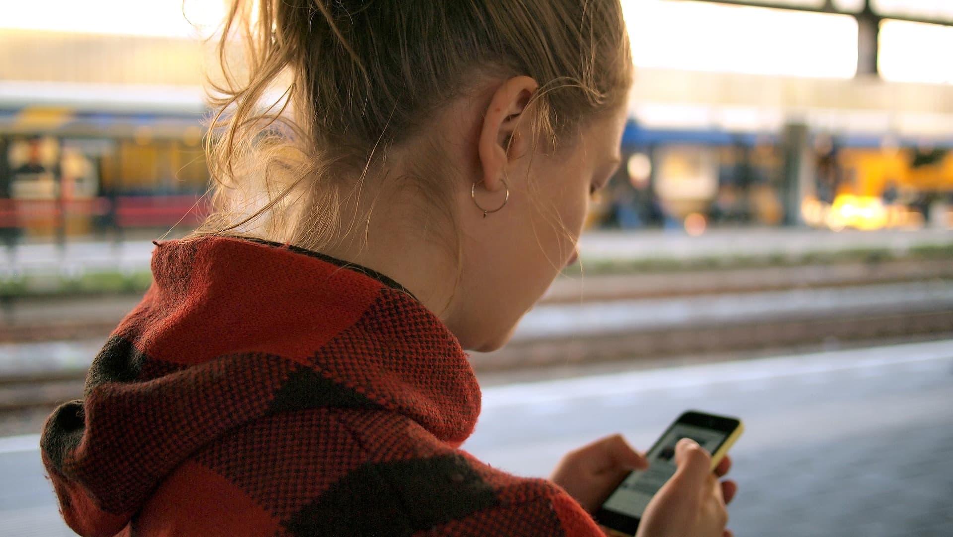 „Oamenii aleargă după un soi de «film» pe care-l au în minte” / Radiografia relațiilor online făcută de un psihoterapeut din Iași / „Aplicațiile de dating mercantilizează oamenii”
