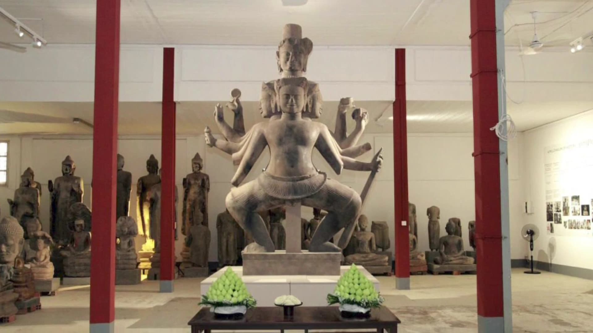 O statuie a zeului hindus Shiva a fost restaurată, după ce a fost spartă în 10.000 de fragmente / Sculptura este înaltă de cinci metri și cântărește șapte tone