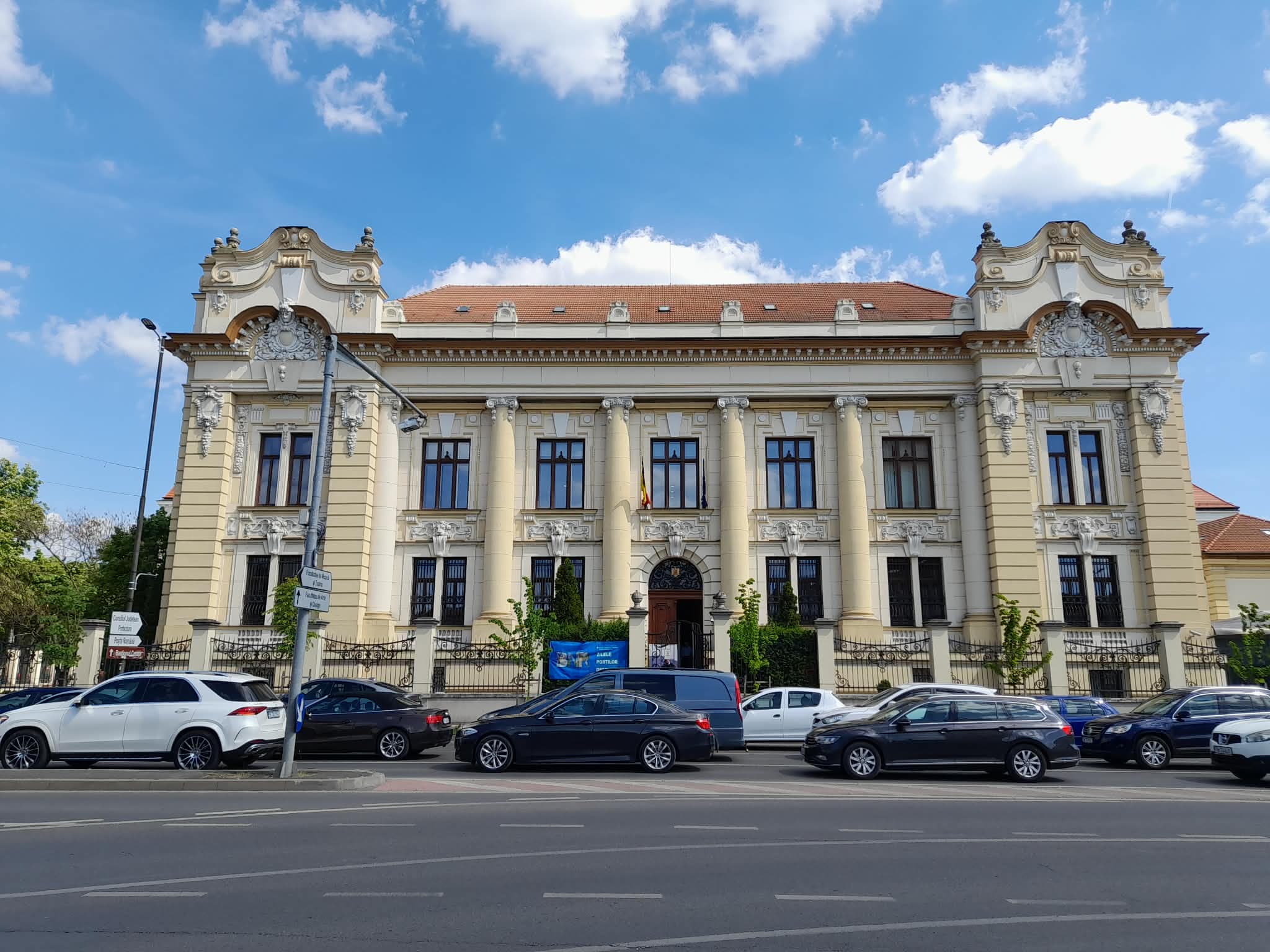 VIDEO&FOTO: Palatul discret al BNR din Timișoara, deschis publicului. Cum arată una dintre cele mai păzite clădiri din oraș și ce ascunde în interior