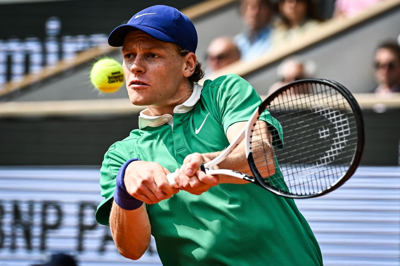 VIDEO Surpriza anului în tenis: Jannik Sinner, eliminat de la Roland Garros după ce a condus cu 2-0 la seturi și 5-1