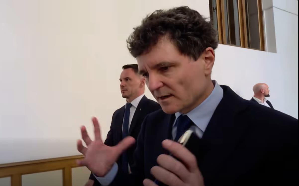 Demisiile miniștrilor PSD, semnate vineri seara de Nicușor Dan / Președintele convoacă din nou luni liderii la Cotroceni: „Îmi voi exercita în continuare rolul de mediator”