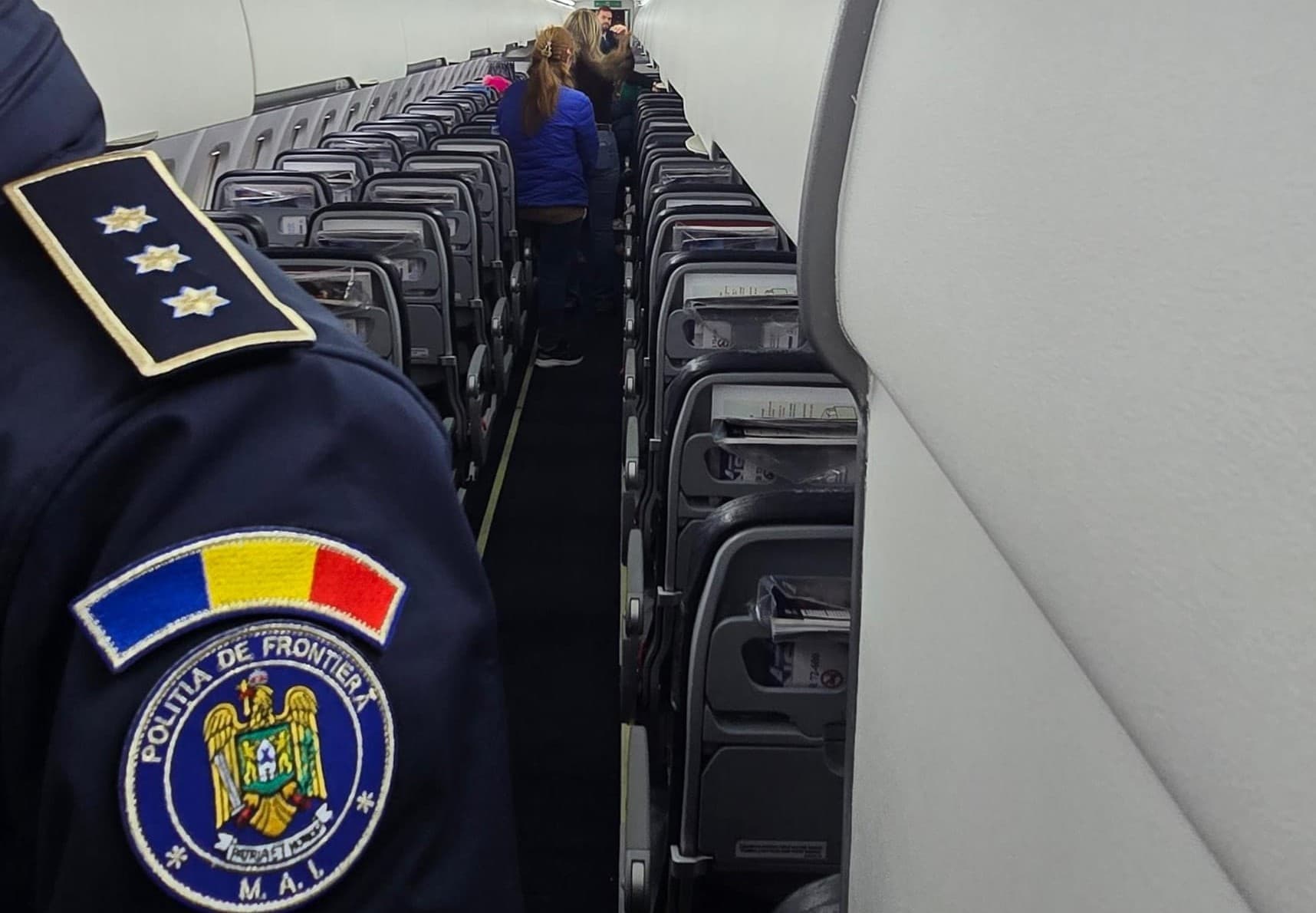 Armă cu aer comprimat şi 200 de bucăţi de proiectile, descoperite, într-un colet, la Aeroportul Cluj-Napoca