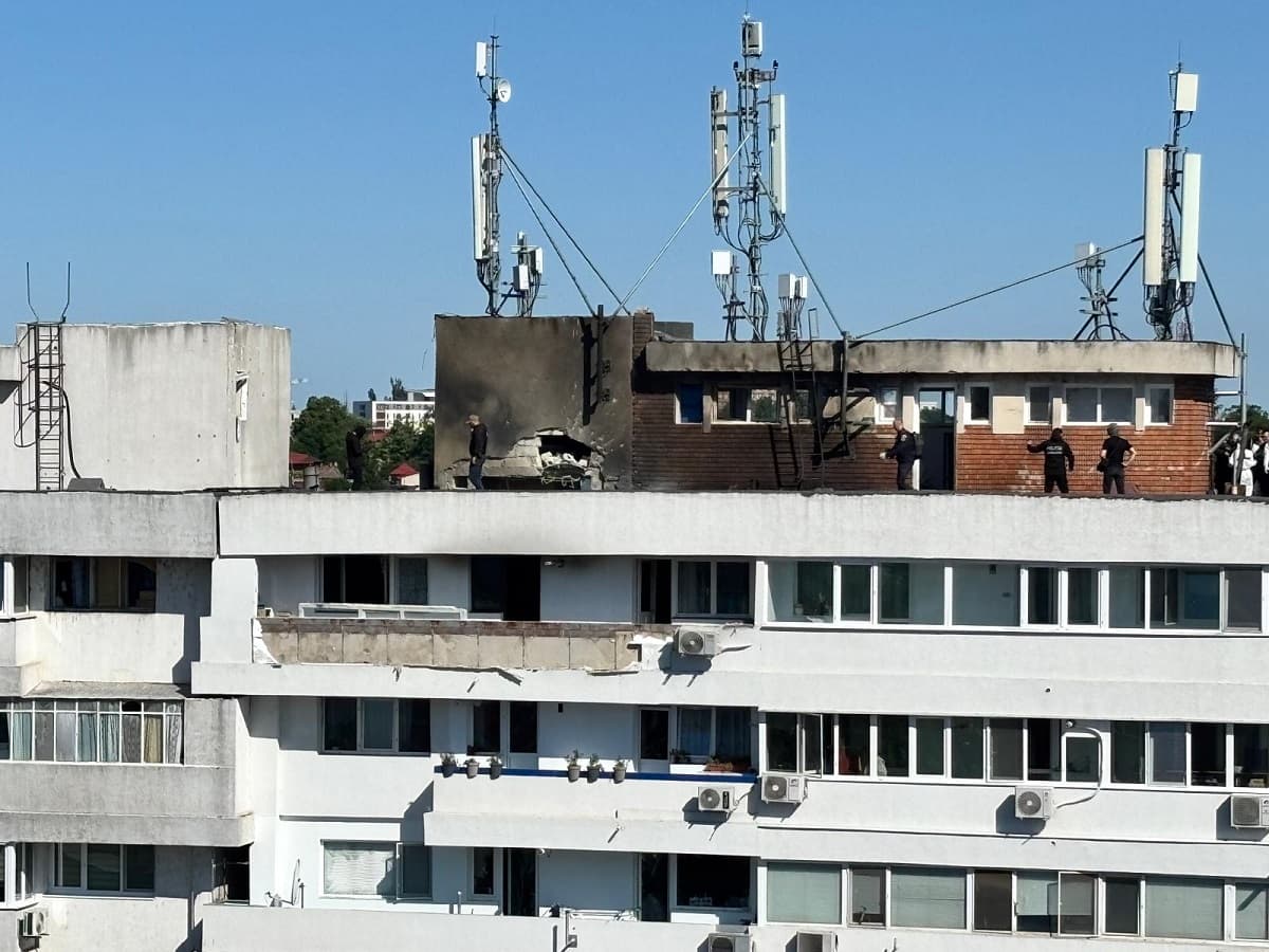 Locatarii blocului lovit de dronă la Galați se pot întoarce în apartamentele lor, anunță Prefectura județului.