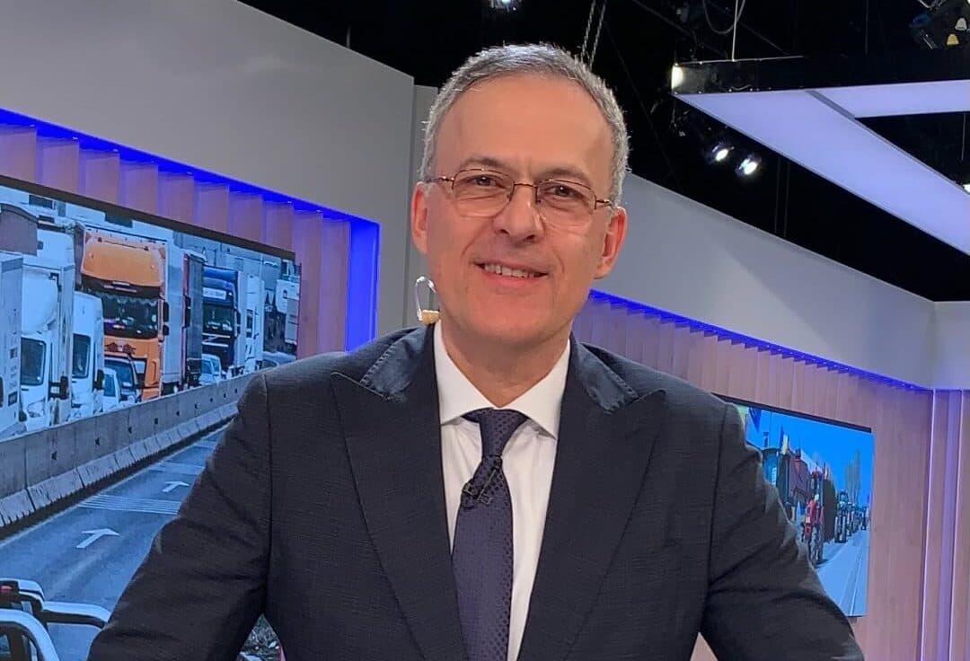 Răzvan Dumitrescu pleacă de la Antena 3 CNN. Jurnalistul și-a anunțat demisia în direct