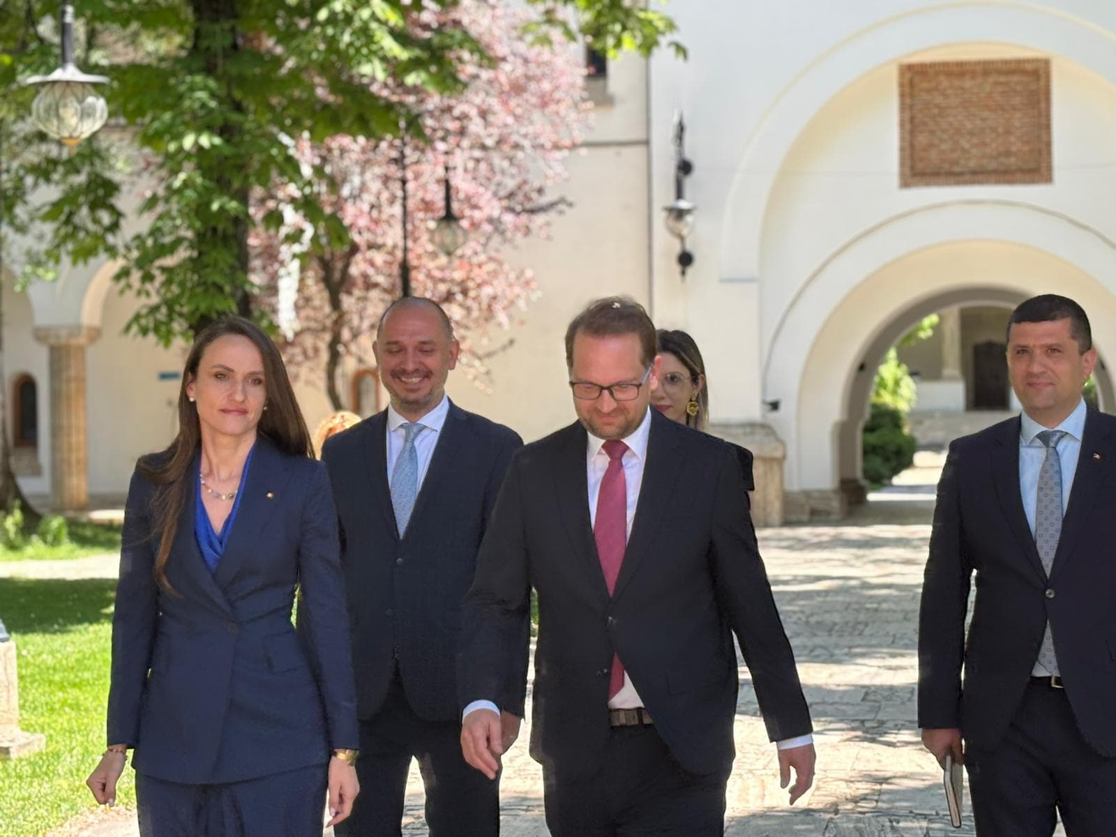 BREAKING USR a decis în unanimitate: Vom rămâne consecvenți cu decizia noastră de a nu mai forma un guvern cu PSD / Vom convoca un Comitet Politic pentru a lua o decizie formală în privința Guvernului Veștea