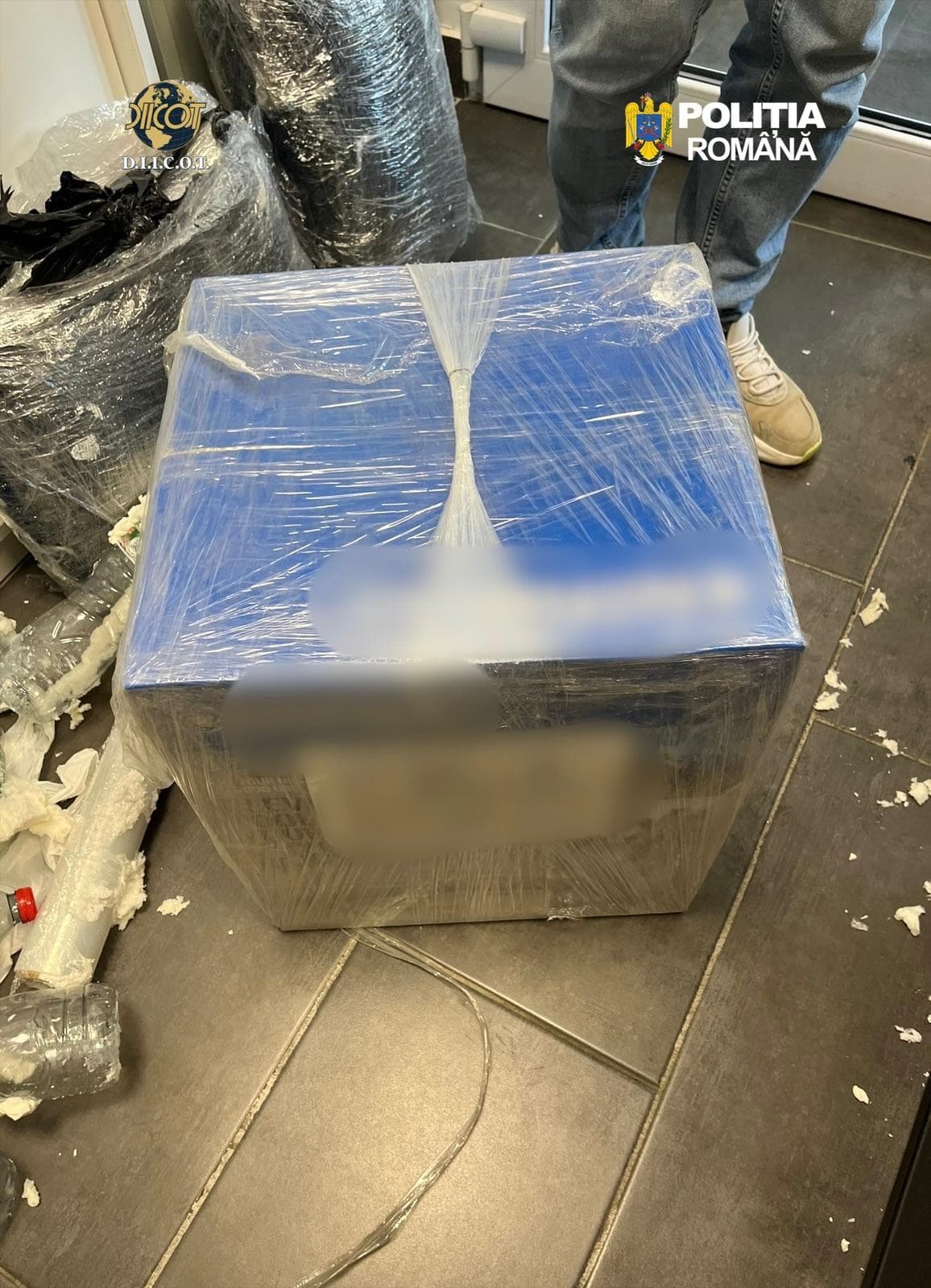 11 kilograme de droguri aduse din Spania prin curier, confiscate de DIICOT Constanța. Cocaină și canabis de 220.000 de euro, destinate pieței din România
