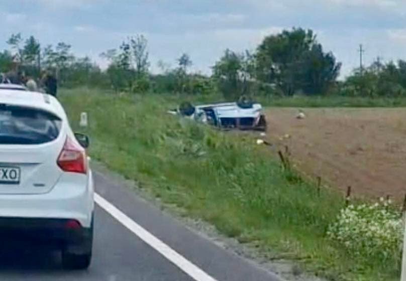 Accident grav pe DN1, în Brașov. Șapte persoane rănite grav, printre care se numără și copii / Un minor a fost aruncat din mașină și a murit / Trafic blocat