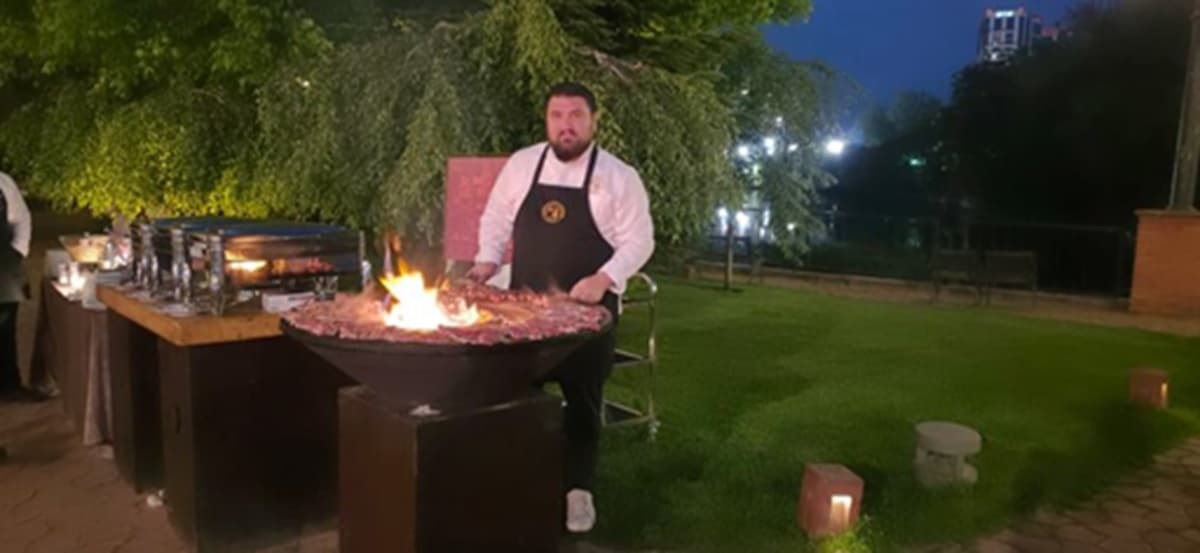 VIDEO | Chef fără secrete | „Ca să ajungem să fim bucătari moderniști, trebuie să avem cartea într-o mână și cuțitul în cealaltă” / Chef Cristian Paterău, despre disciplină, educație și presiunea din bucătăriile moderne