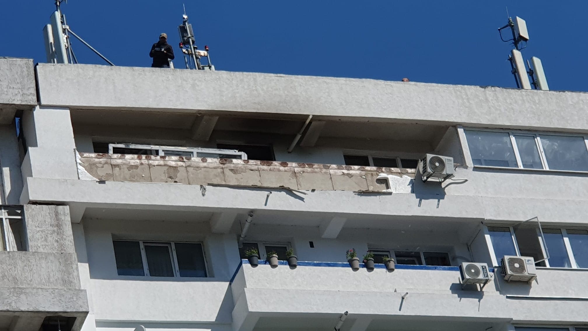 O comisie va evalua pagubele și va stabili valoarea ajutoarelor financiare de urgență acordate familiilor ale căror locuințe au fost afectate de prăbușirea dronei la Galați