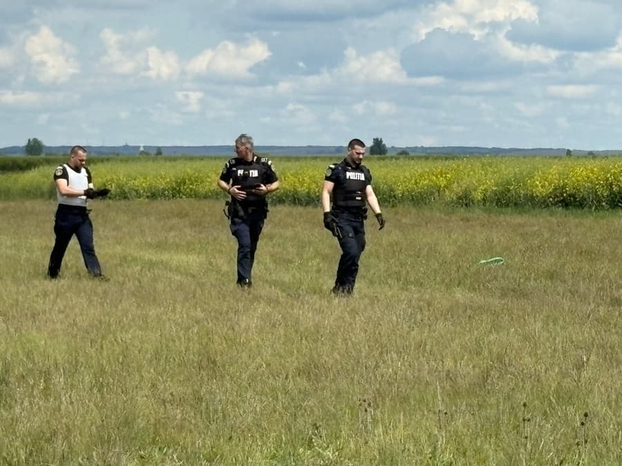 O fată de 18 ani, ucisă în județul Bihor și abandonată pe un câmp / Criminalul căutat cu drone