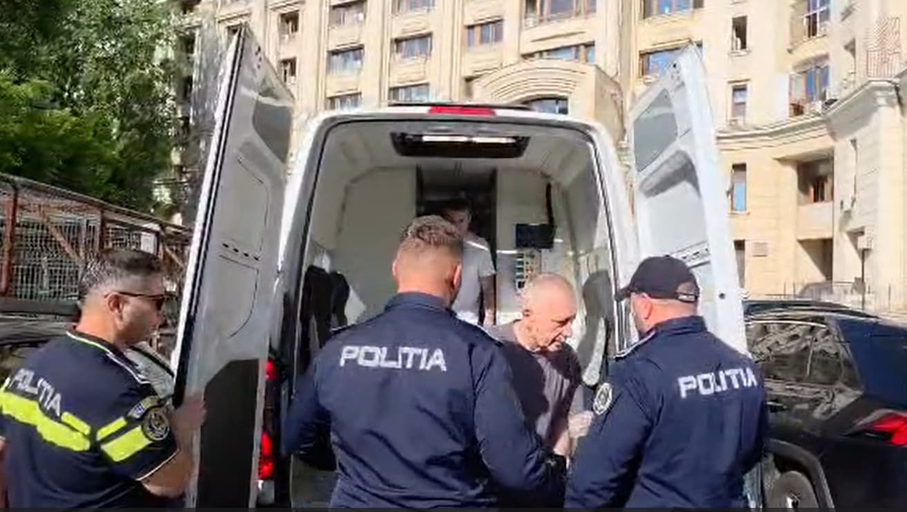 VIDEO UPDATE Procurorii Niță și Ștefan de la Constanța, aflați în arest preventiv, au fost aduși la Parchetul General pentru percheziții informatice