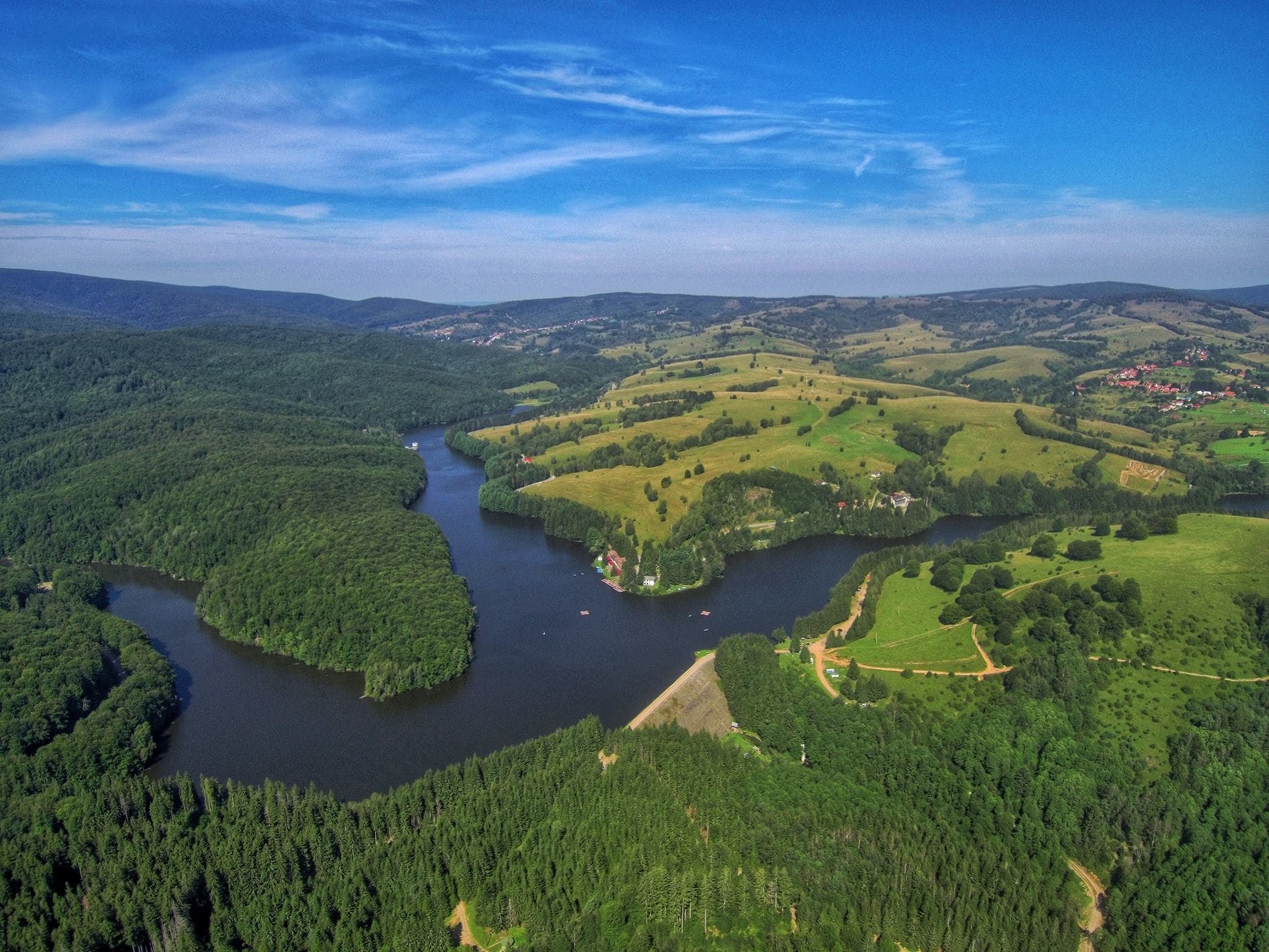 Lacul Trei Ape din Caraș – Severin va fi golit din septembrie pentru lucrări de reabilitare la baraj / Lacul va fi reumplut până în februarie 2027