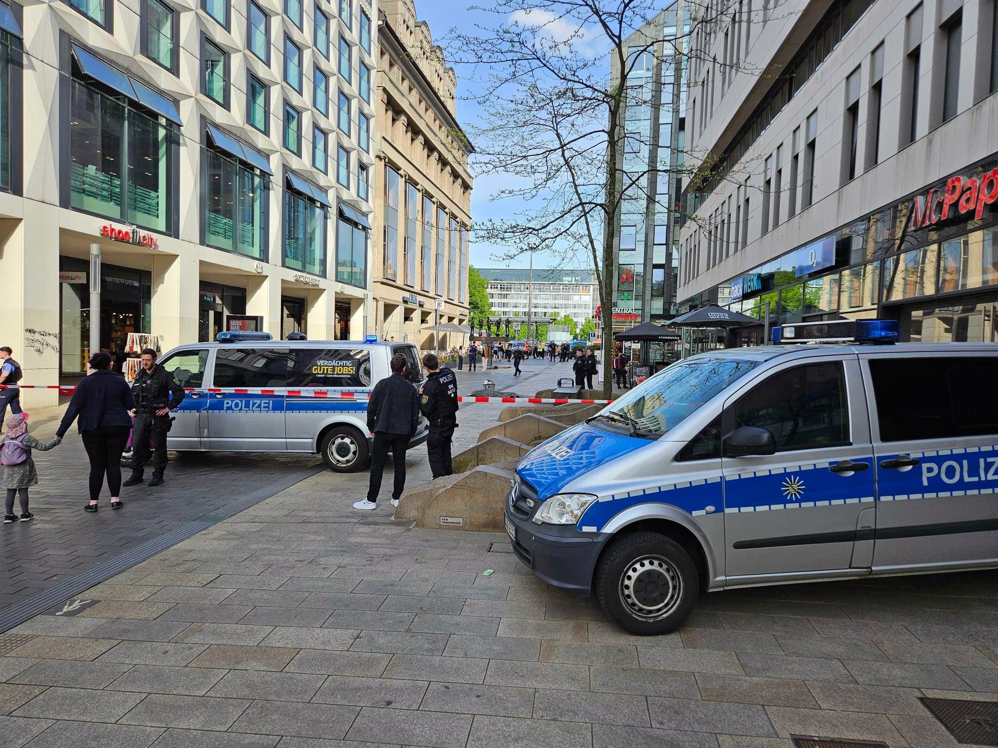 Bărbatul care a intrat luni cu maşina în mulţime în centrul oraşului Leipzig este un german în vârstă de 33 de ani / Doi oameni au murit şi peste 20 au fost răniţi în atac