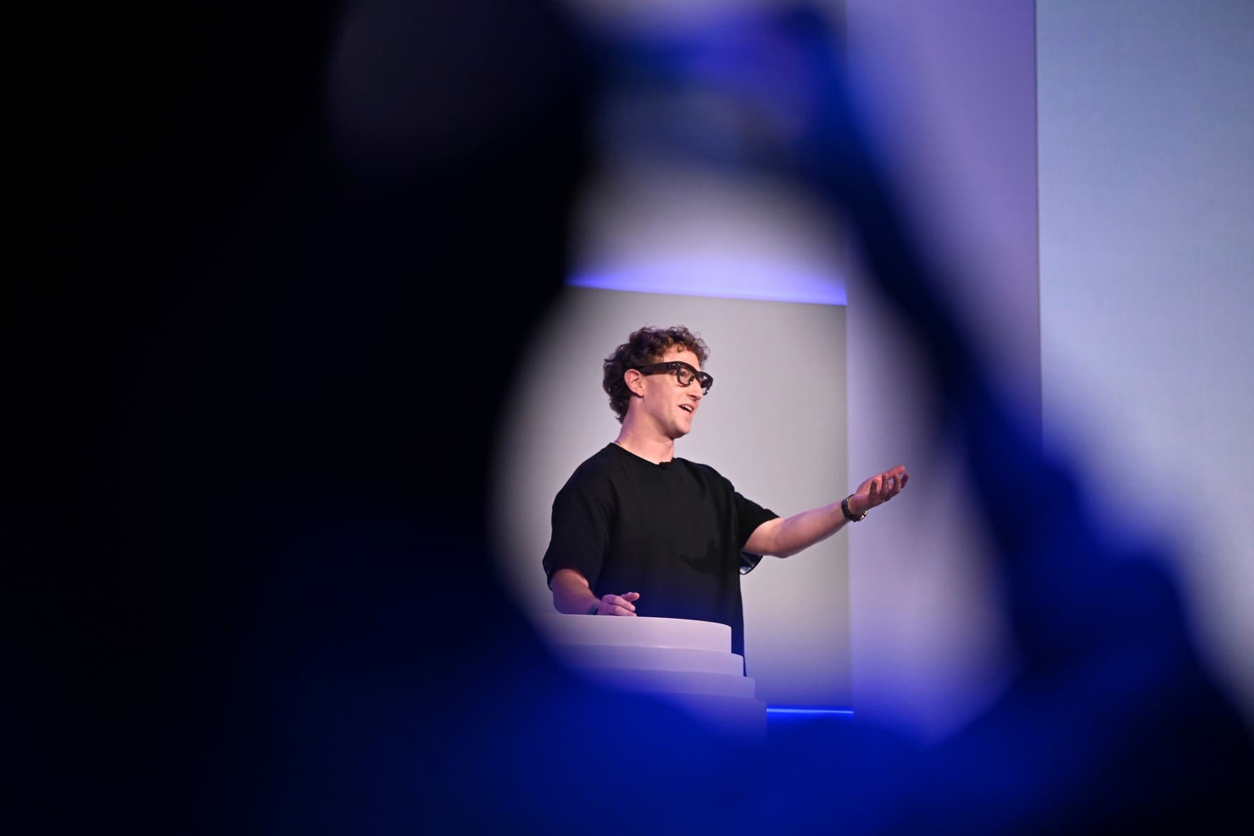 Meta pierde o primă bătălie în instanță. Procesul privind dependența copiilor de Facebook și Instagram merge mai departe