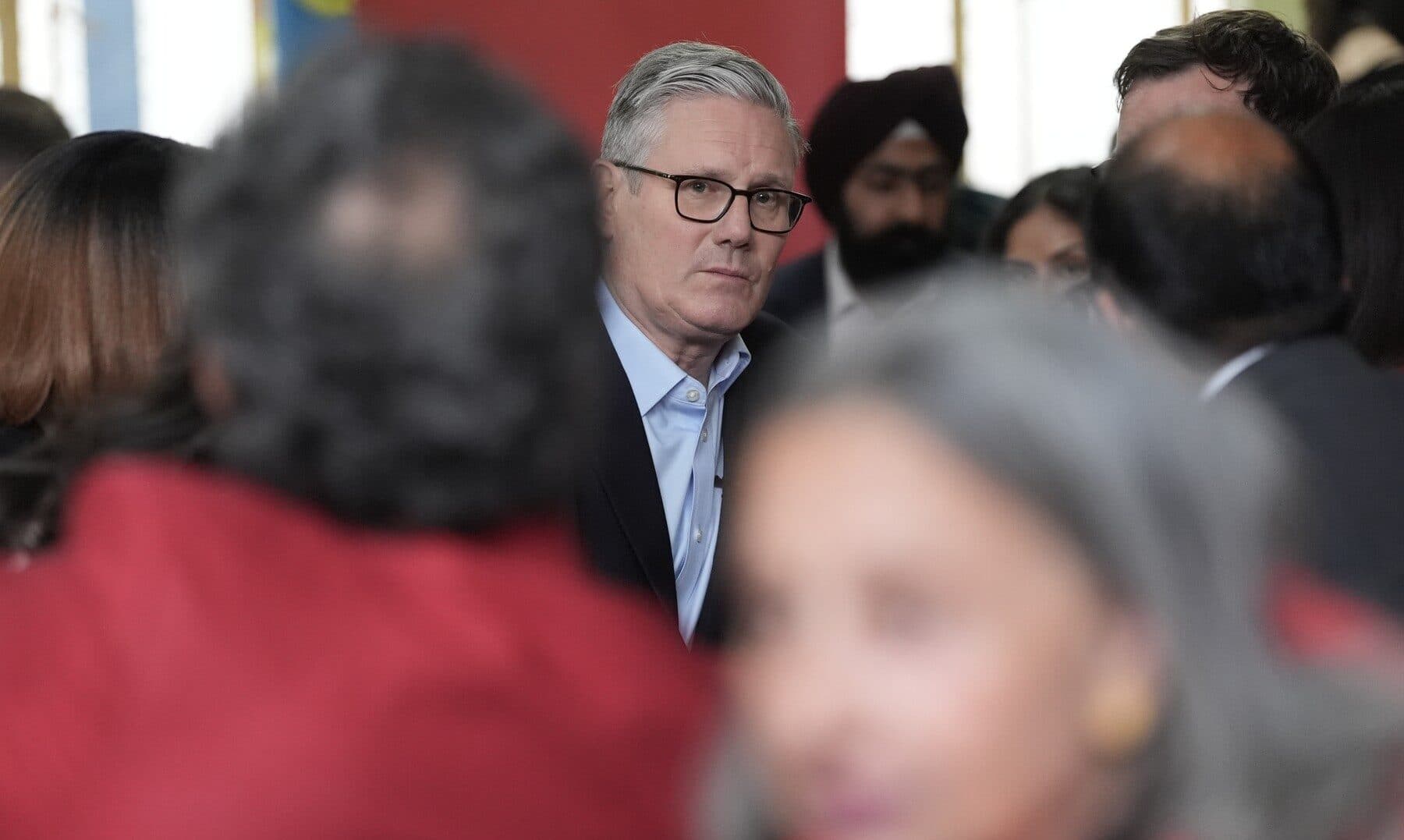 Keir Starmer refuză să demisioneze după dezastrul electoral al laburiștilor: „Nu voi arunca țara în haos”