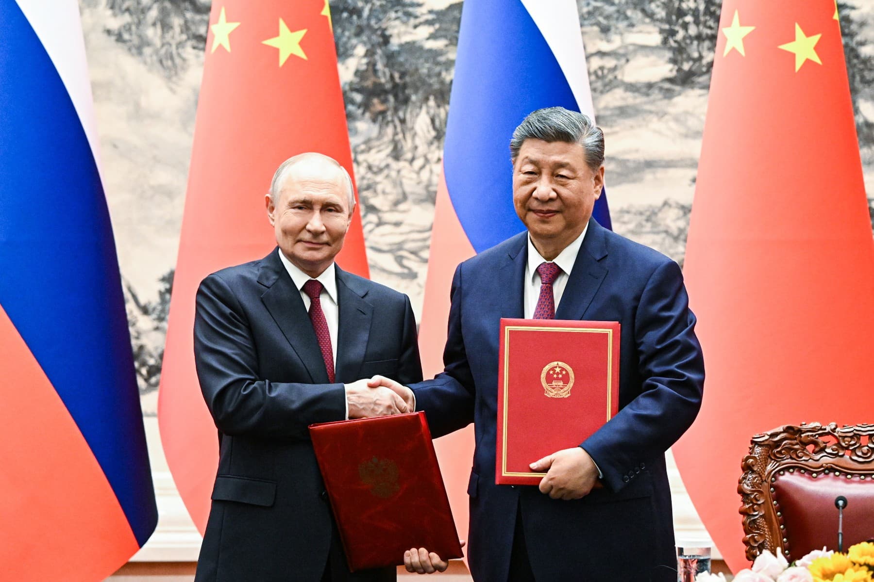 Patru companii chineze ar urma să fie incluse pe lista de sancțiuni a UE pentru că ajută flota „din umbră” a Rusiei: Furnizează substanțe chimice pentru armata rusă și livrează componente utilizate de Moscova pentru construirea dronelor de atac