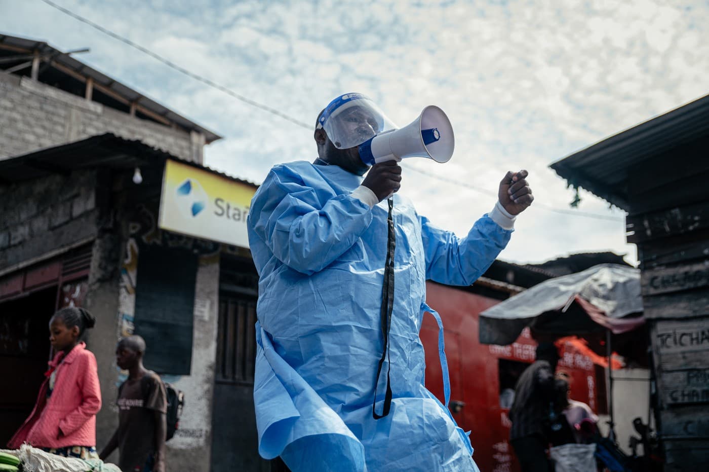 Șeful OMS a vizitat epicentrul focarului de Ebola din Congo / 906 cazuri și 223 de decese suspecte până în acest moment