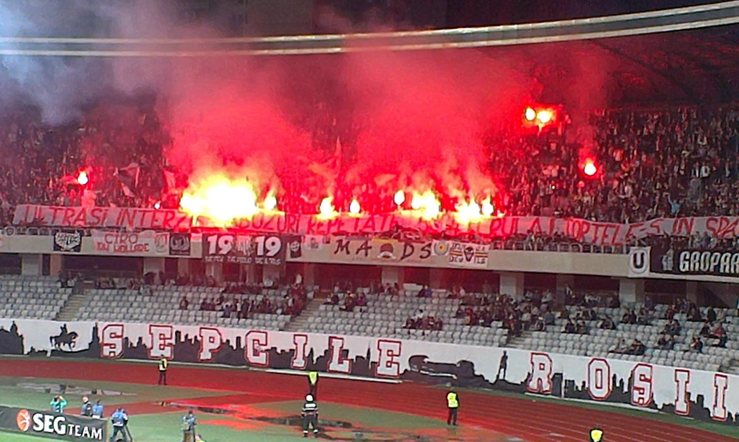 Trei suporteri ai CFR Cluj, condamnați după ce au jefuit un fan al echipei U Cluj în noaptea derby-ului