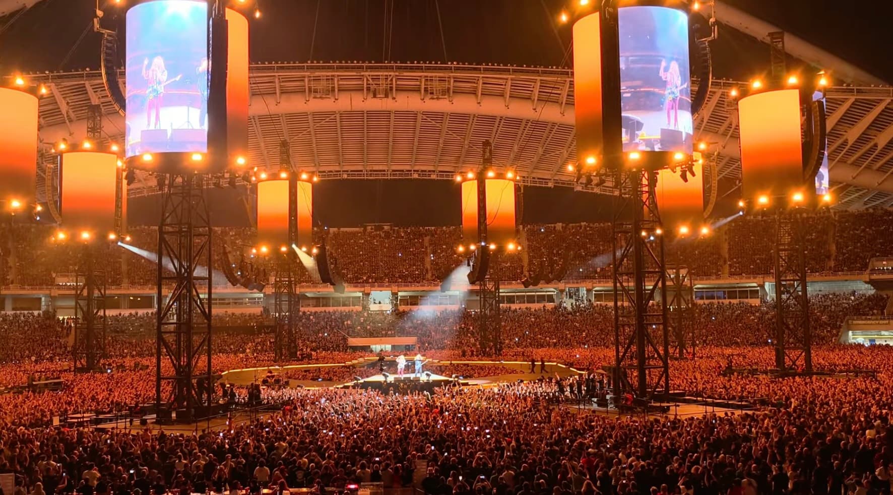 VIDEO Metallica a oferit Greciei un moment „Zorba” la concertul de la Atena / La București ar putea cânta o melodie folclorică şi una rock / În 2019 au cântat „De Vei Pleca”