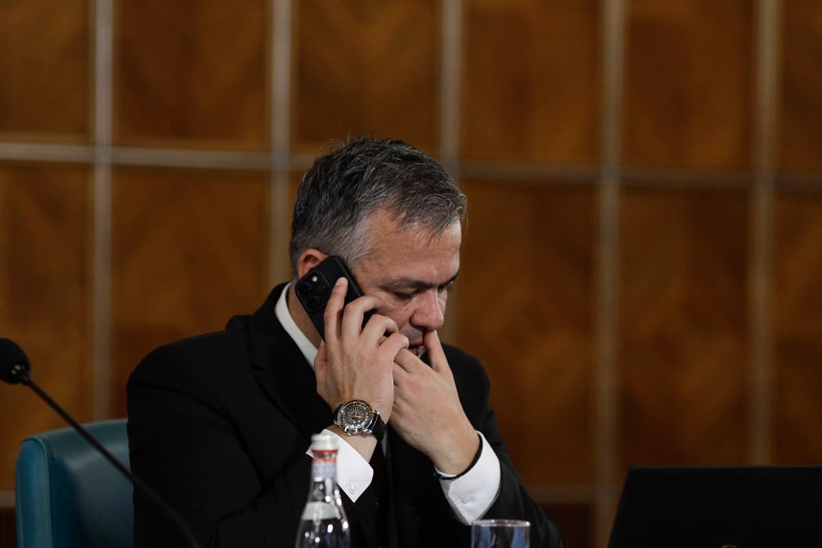 BREAKING Adrian Veștea anunță după convocarea la George Simion că a promis AUR să introducă măsurile cerute de partidul extremist în programul de guvernare