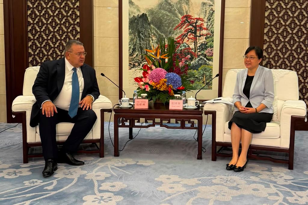 Oficial, parteneri ai Chinei prin intermediul Camerei de Comerț şi Industrie a României, care anunță că pentru prima dată în istorie își deschide un birou de reprezentare externă tocmai în Guangzhou