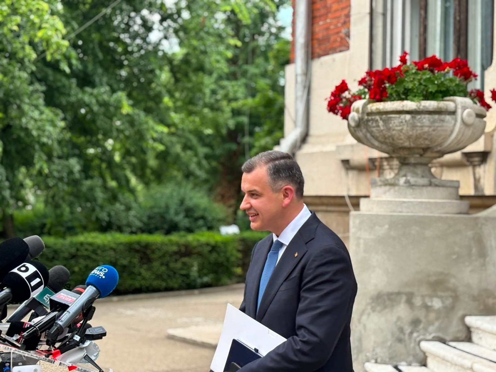 Viitorul guvern Tomac, patru fotolii încă goale / Premierul desemnat Eugen Tomac a anunțat că lista miniștrilor propuși să facă parte din noul Guvern nu a fost finalizată