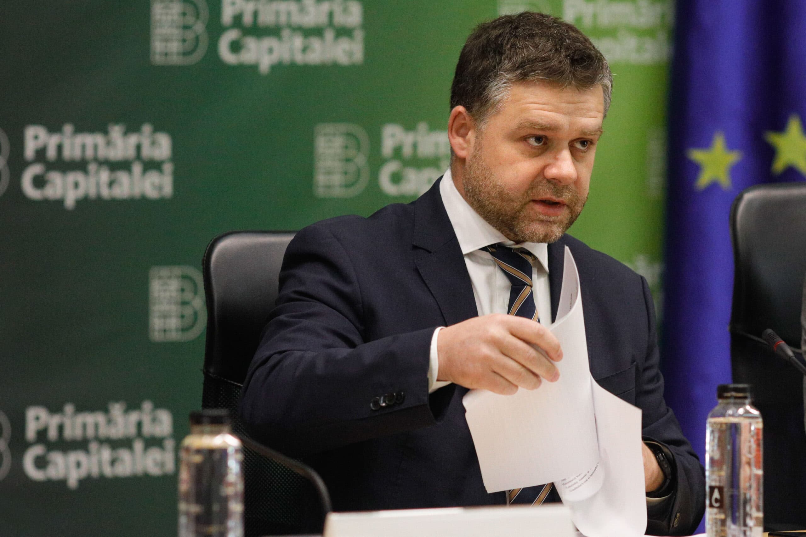 Ciprian Ciucu obține votul Consiliului General pentru consolidarea clădirilor cu risc seismic, combaterea graffiti-ului și noul regulament de ridicare a mașinilor. Primarul general: „Ne-a ajuns cuțitul la os” / „Dacă nu luăm în acest scurt mandat niște decizii, ne va lua dracu’ pe toți”