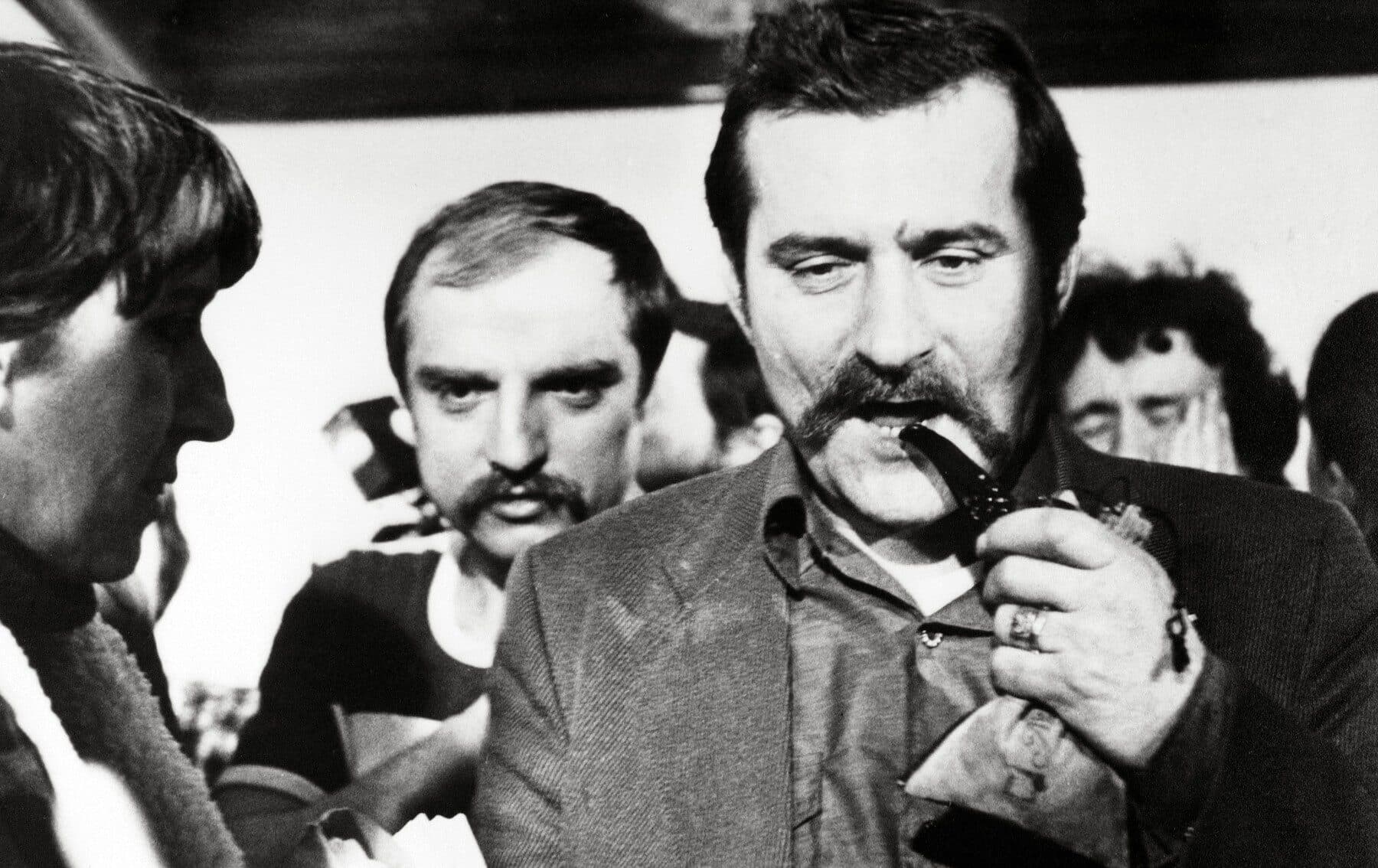 Lech Walesa, eroul luptei anticomuniste din Polonia, decorat cu Ordinul Naţional Steaua României în grad de Mare Cruce