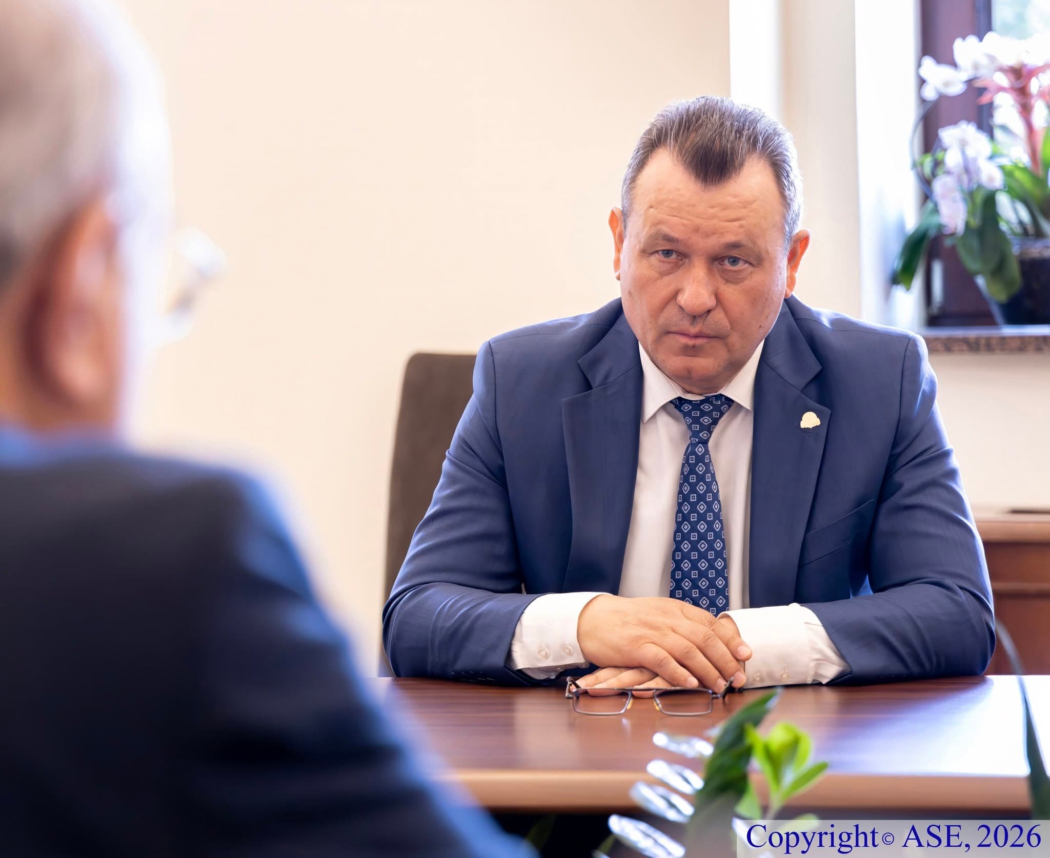 Nicolae Istudor, rectorul Academiei de Studii Economice din București, este favorit pentru funcția de ministru al Agriculturii în viitorul cabinet Tomac – surse