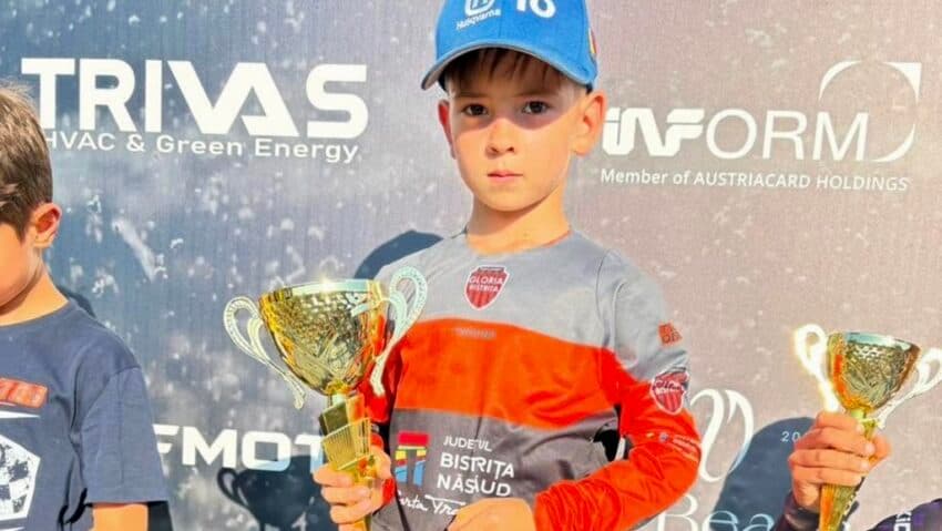 La doar 8 ani, David Ilovan domină motocrosul național și balcanic / A dominat Campionatului Balcanic și a întrecut concurenți din Bulgaria, Turcia, Grecia și România
