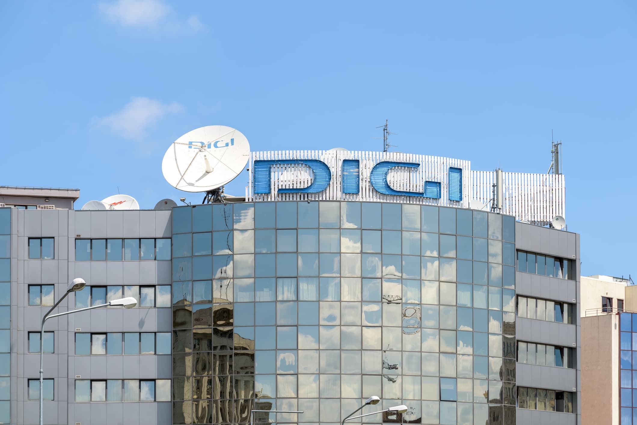 Guvernul a publicat lista contractelor semnate prin SAFE / Digi România obține 196 de milioane de euro pentru dezvoltarea unei platforme integrate de tip LLM pentru securitate cibernetică