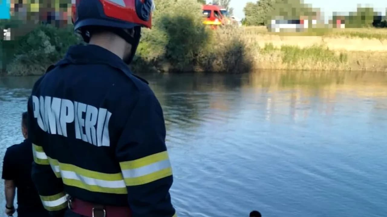 UPDATE: Intervenție de urgență pentru salvarea unei persoane de la înec în Lacul Tei. Persoana scoasă din lac și-a pierdut viața