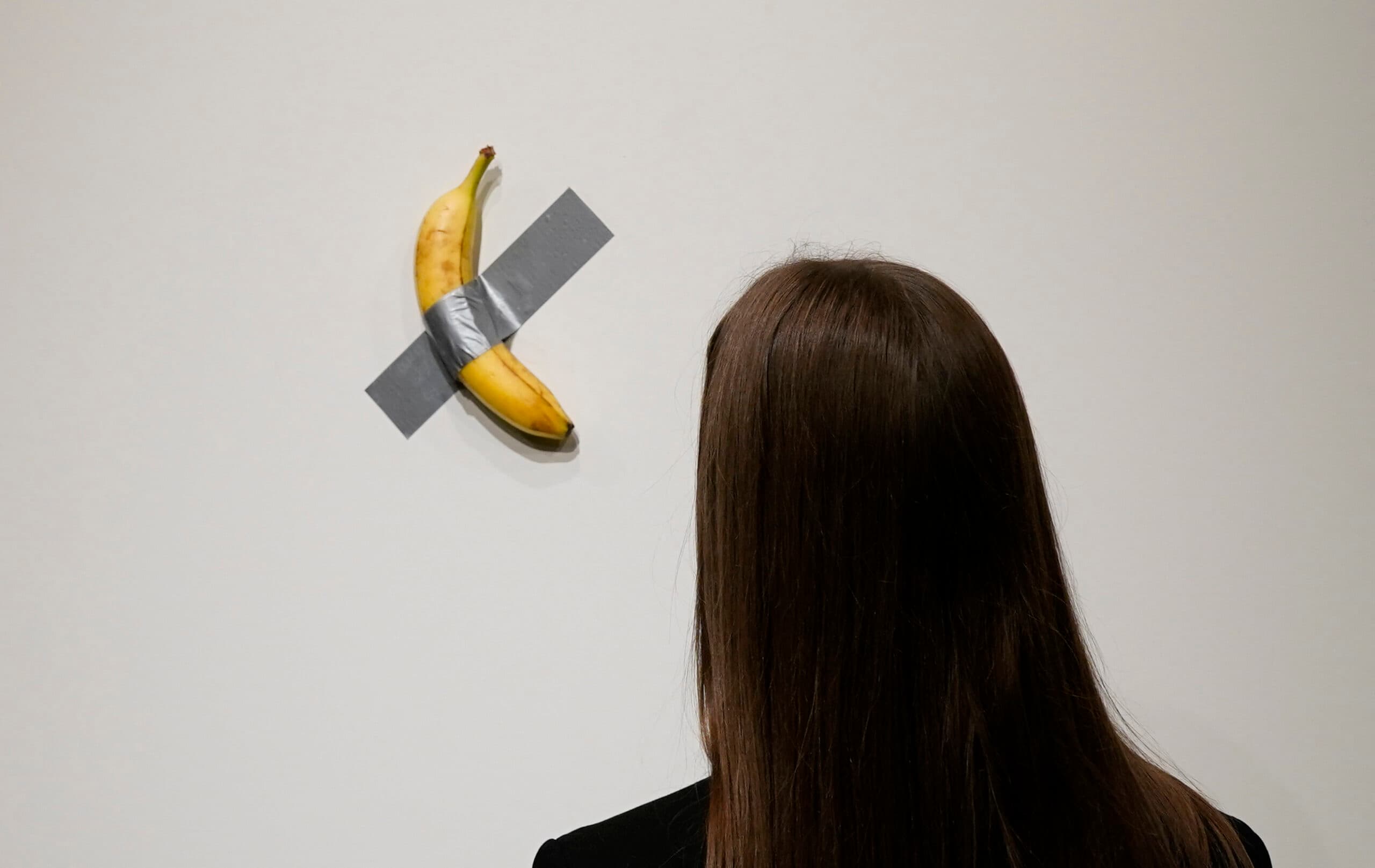 O banană dintr-o operă celebră, evaluată la milioane de dolari, furată de la un muzeu francez