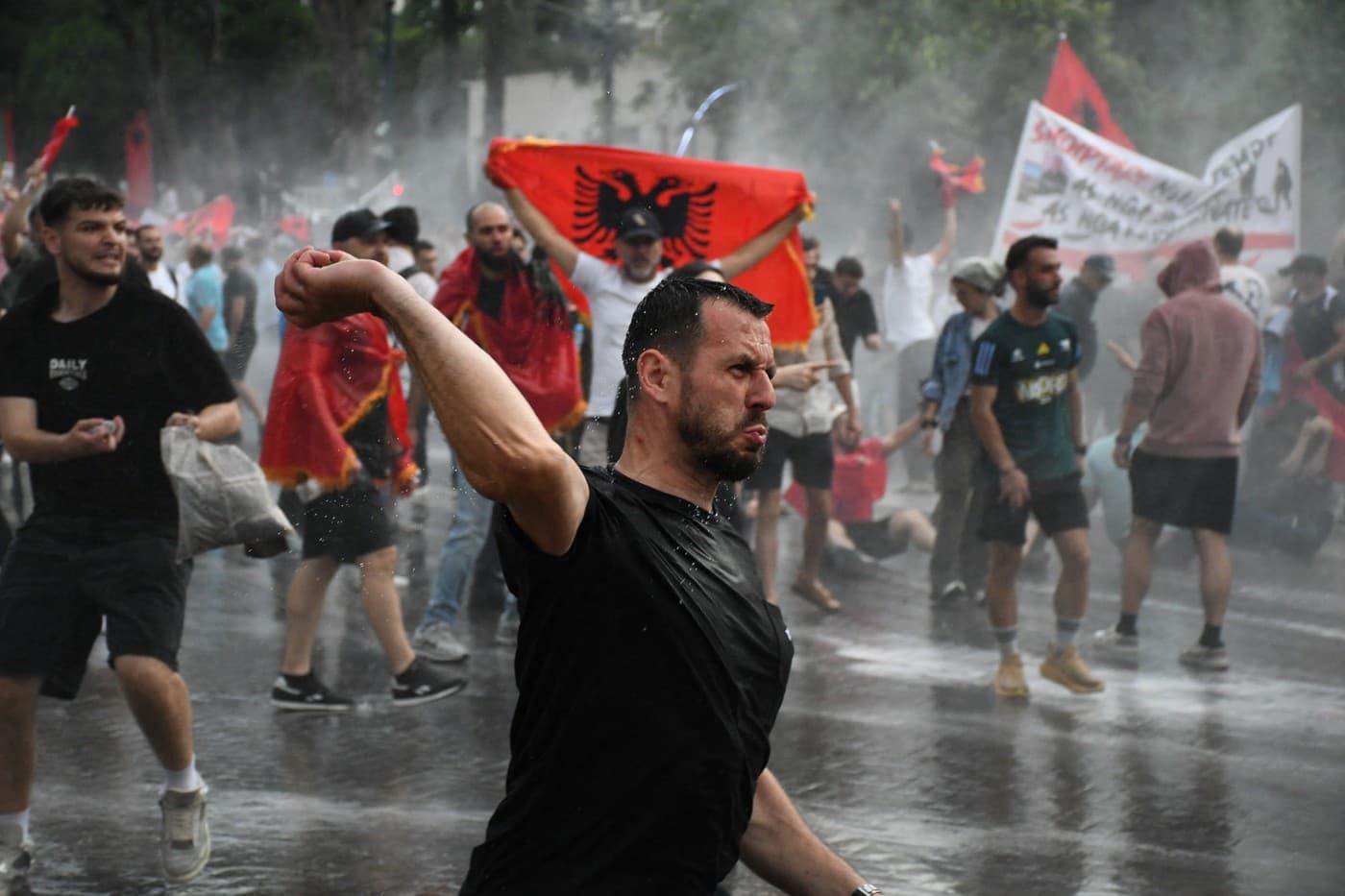 Protestele din Albania împotriva complexului turistic de lux susținut de Jared Kushner, ginerele lui Trump, se amplifică: „O lipsă totală de transparență”