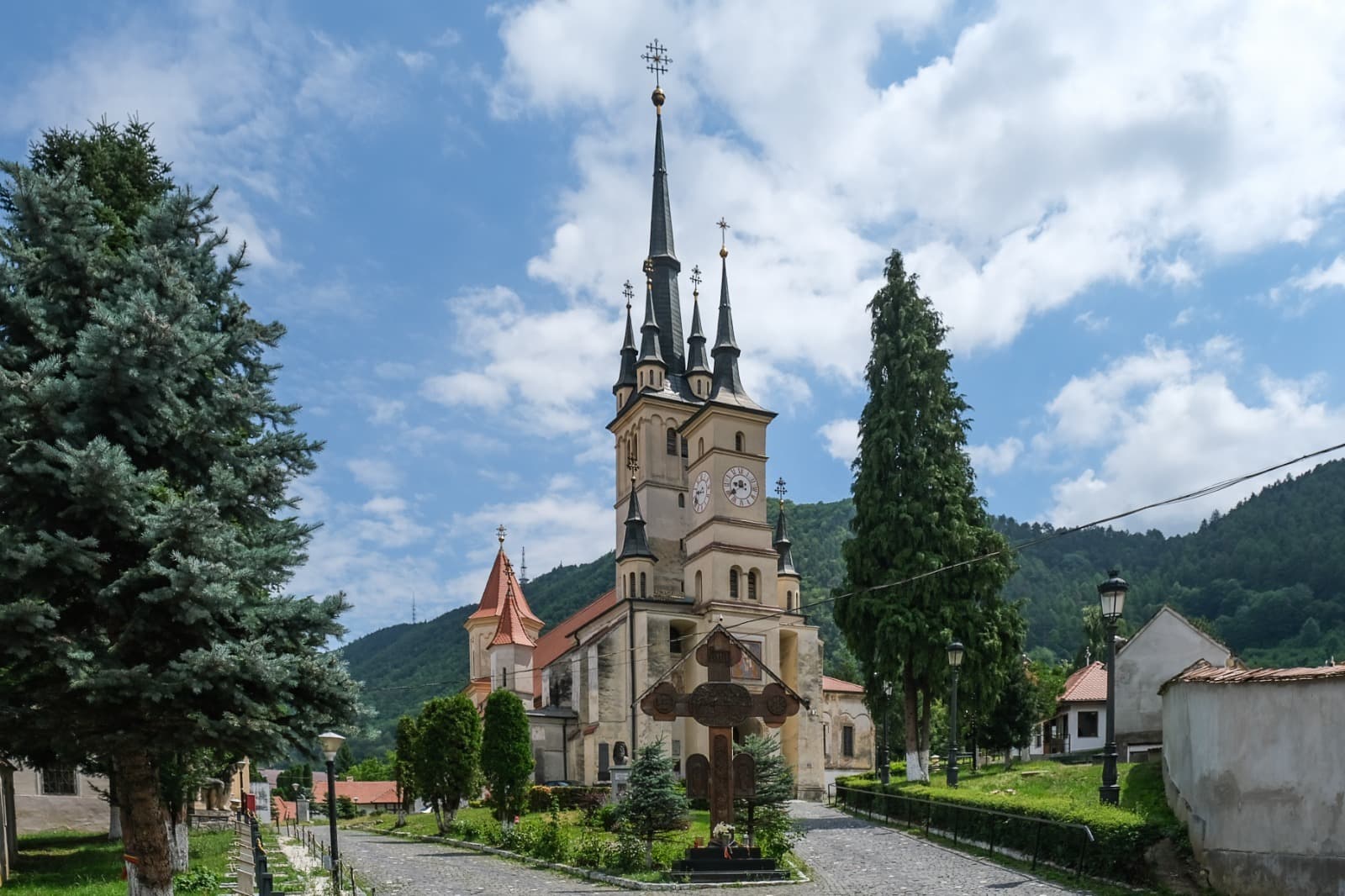 VIDEO REPORTAJ Beneficiarii fondurilor de coeziune (2) Regiunea Centru: Obiective cultural-turistice de marcă dezvoltate cu sprijin UE și licee modernizate