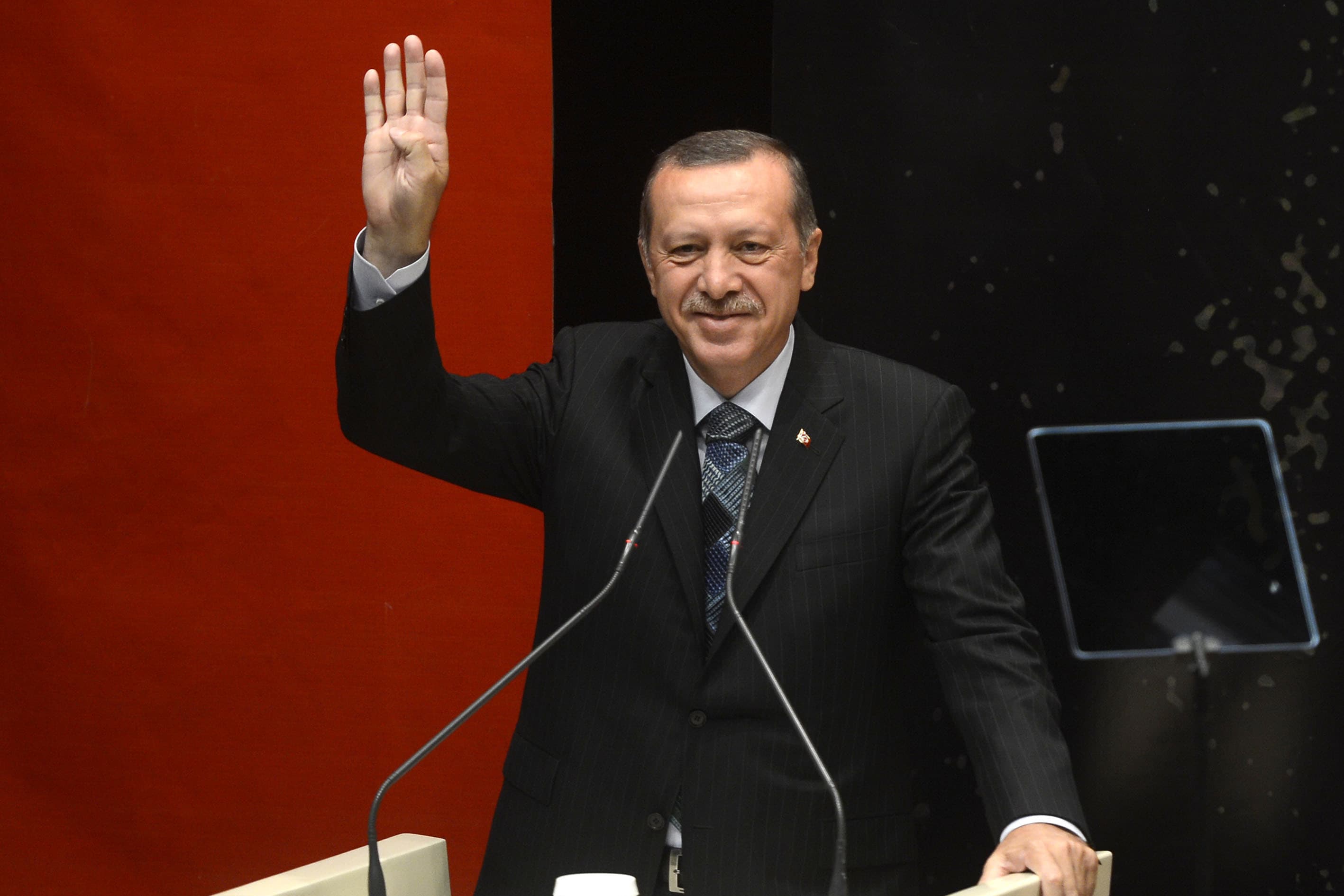 Erdogan face pasul înapoi după revolta studenților din Istanbul. Una dintre cele mai cunoscute universități din Turcia rămâne deschisă