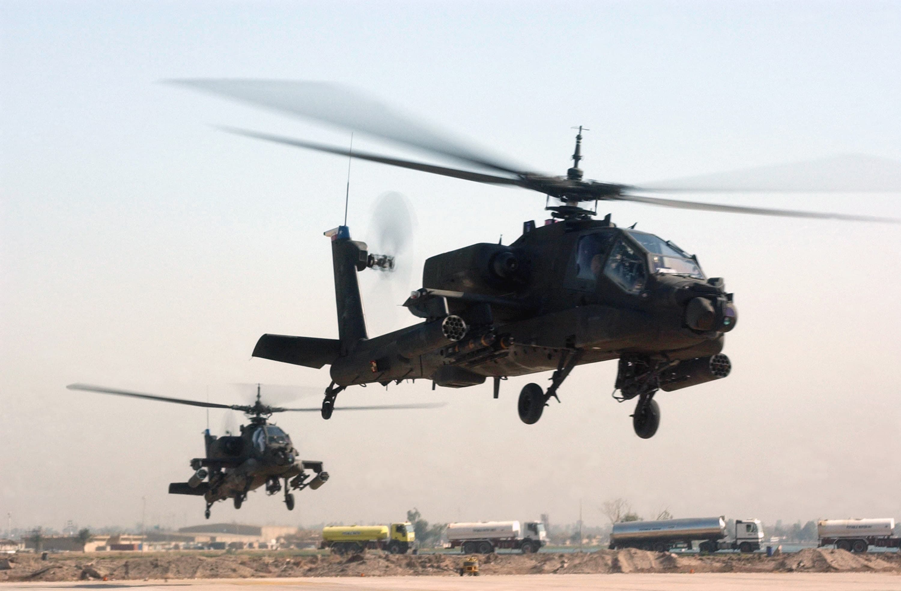 Elicoptere Black Hawk și Apache, relocate din Grecia în România. Bucureștiul, punctul-cheie pe coridorul militar din sud-estul Europei