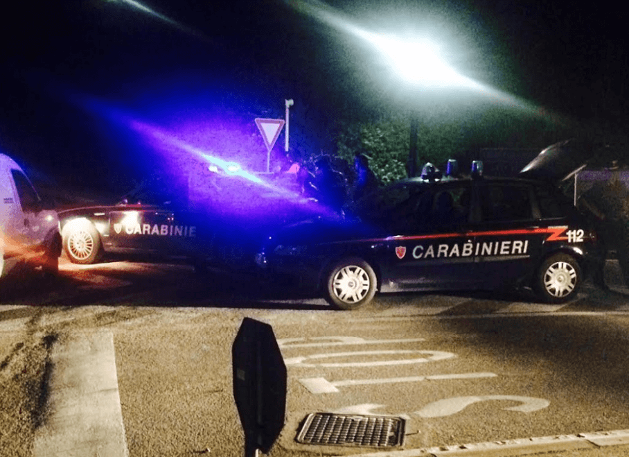 Doi tineri români, arestați în Italia după ce au ucis cu sânge rece un bărbat de 47 de ani, sub privirile îngrozite ale fiului de 11 ani al acestuia